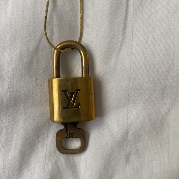 Louis Vuitton Gold Lock and Key on Chain - Picture 2 of 7